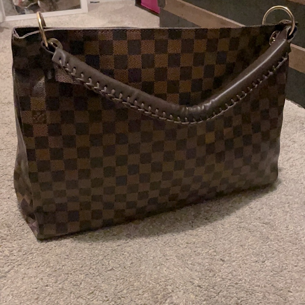 Was a gift. Faux Artsy and is beautiful.